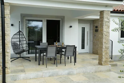 Oliva Serenity Apartment mit Pool