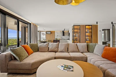 Beautiful apartment right by the sea with a...