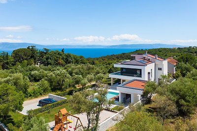 Luxurious Villa Laurea