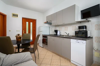 Relaxing Summer Apartment - Pool, Sauna, Jacu...