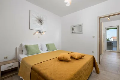 Exquisite Wohnung Gelb in Meeresnähe