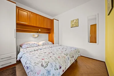 Familienapartment Stinjan mit Gartenblick