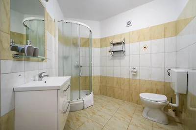 Relaxing Summer Apartment - Pool, Sauna, Jacu...