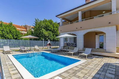 Lotus Elite Villa mit Pool und Whirlpool 3