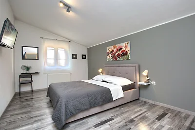 Holiday House Ulika with Private Pool
