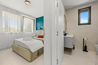 The Adriatic - Luxury Waterfront Apartment