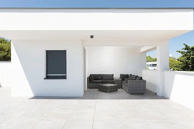 Villa Histra with Swimming Pool and Sea View