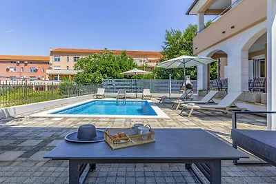 Lotus Elite Villa mit Pool und Whirlpool 5