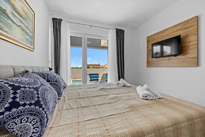 Moderne Familienvilla Mia mit privatem Pool