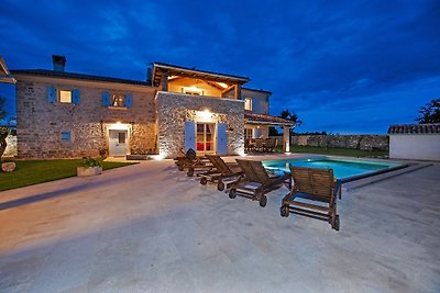 Villa Tomani - Pool, Jacuzzi, Sport Courts