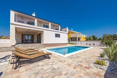 Bezaubernde Villa West mit Pool und Whirlpool