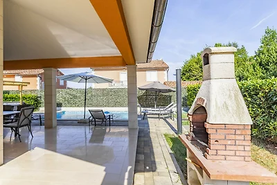 Lotus Elite Villa with Pool & Jacuzzi 9