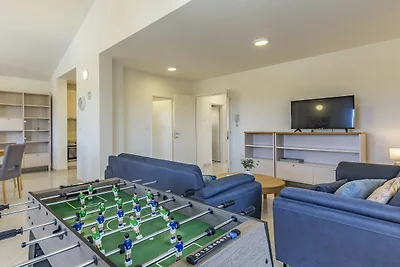 Lotus Elite Villa with Pool & Jacuzzi 6