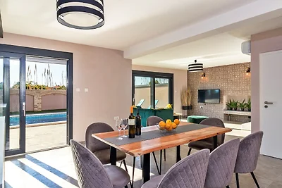 Entspannende Villa Philippo mit privatem Pool