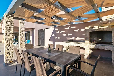 Entspannende Villa Philippo mit privatem Pool