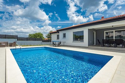 Holiday Home Greta mit Privatem Pool