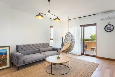 Modern Apt, Shared Pool, Balcony - Cesare 3