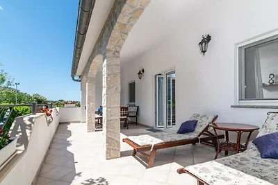 Family Apartment Stinjan with Garden View