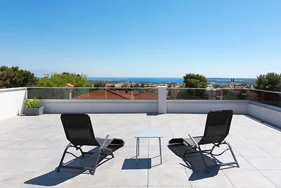Villa Histra with Swimming Pool and Sea View
