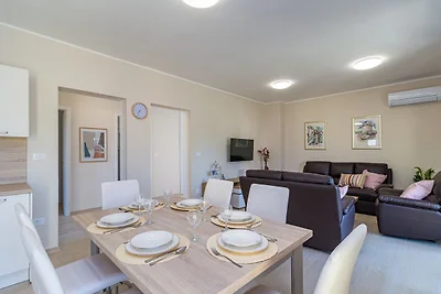 Modern, Elegant Apartment Anna (Rosemary)