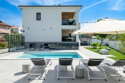Villa Antares - Luxurious Vacation Oasis