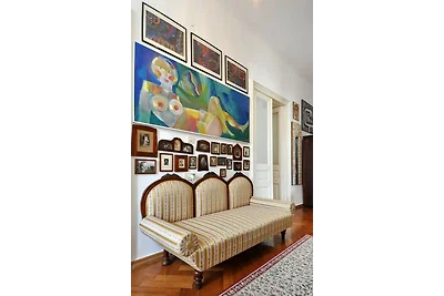 Amphitheater Art Apartment