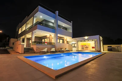Villa Histra with Swimming Pool and Sea View