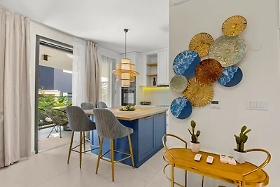 The Sunset - Luxury Waterfront Apartment