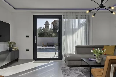 Villa M mit beheiztem Pool und EV-Ladegerät