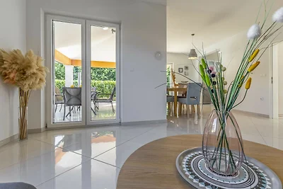 Lotus Elite Villa mit Pool und Whirlpool 11