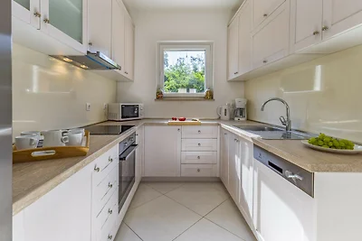 Lotus Elite Villa mit Pool und Whirlpool 11