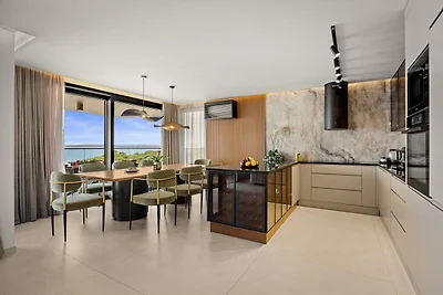 Beautiful apartment right by the sea with a...