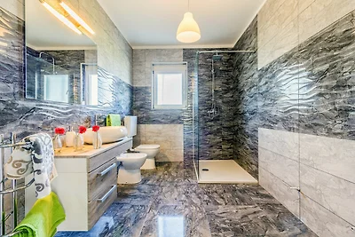 Villa für 10 Personen mit Pool, Grill,...