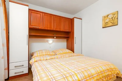 Family Apartment Stinjan with Garden View