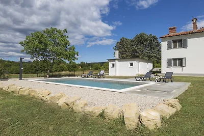 Private Pool with Relaxing Nature View - Apt...