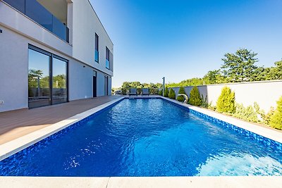 Villa Pinus with Pool, Game Room, Garden