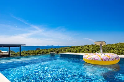 The Skyview Penthouse with Infinity Pool