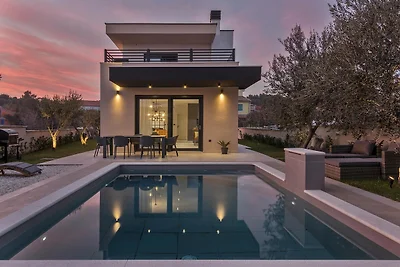 Villa M mit beheiztem Pool und EV-Ladegerät