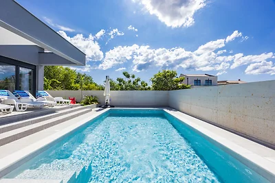 Moderne Familienvilla Mia mit privatem Pool