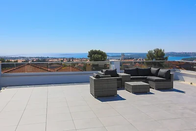 Villa Histra with Swimming Pool and Sea View