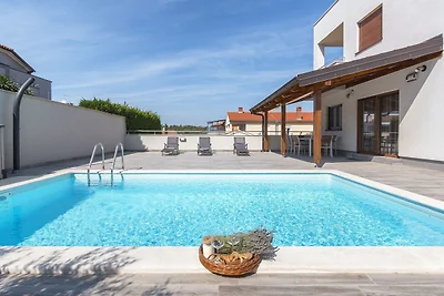 Kristallblaue Poolresidenz – Apartment Volme