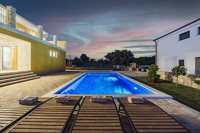 Enchanting Villa East with Pool and Jacuzzi