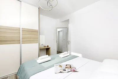 Kristallblaue Poolresidenz – Apartment Volme