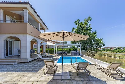 Lotus Elite Villa mit Pool und Whirlpool 5