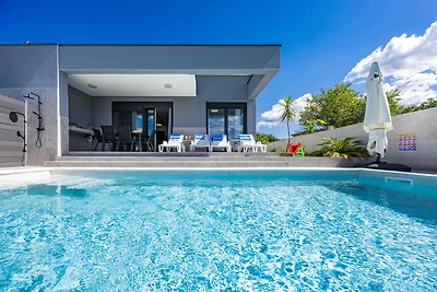 Moderne Familienvilla Mia mit privatem Pool