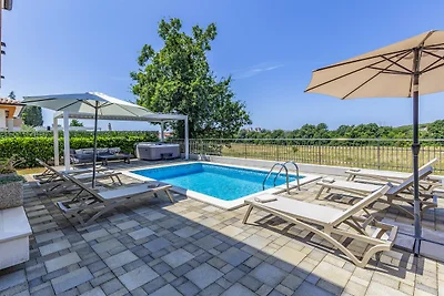 Lotus Elite Villa mit Pool und Whirlpool 5