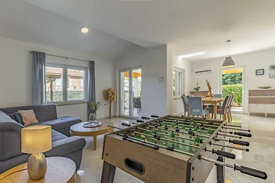 Lotus Elite Villa mit Pool und Whirlpool 8