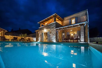 Villa Tomani - Pool, Jacuzzi, Sport Courts