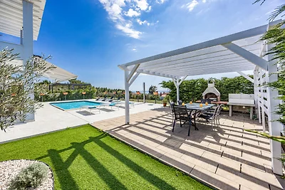 Moderne Villa Novek mit Pool und Meerblick