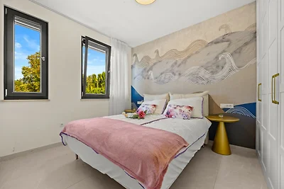 The Sunset - Luxury Waterfront Apartment